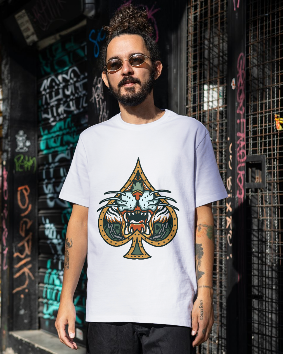 Men’s Bold Spade & Tiger Graphic T-Shirt – White Cotton Crew Neck Tee
