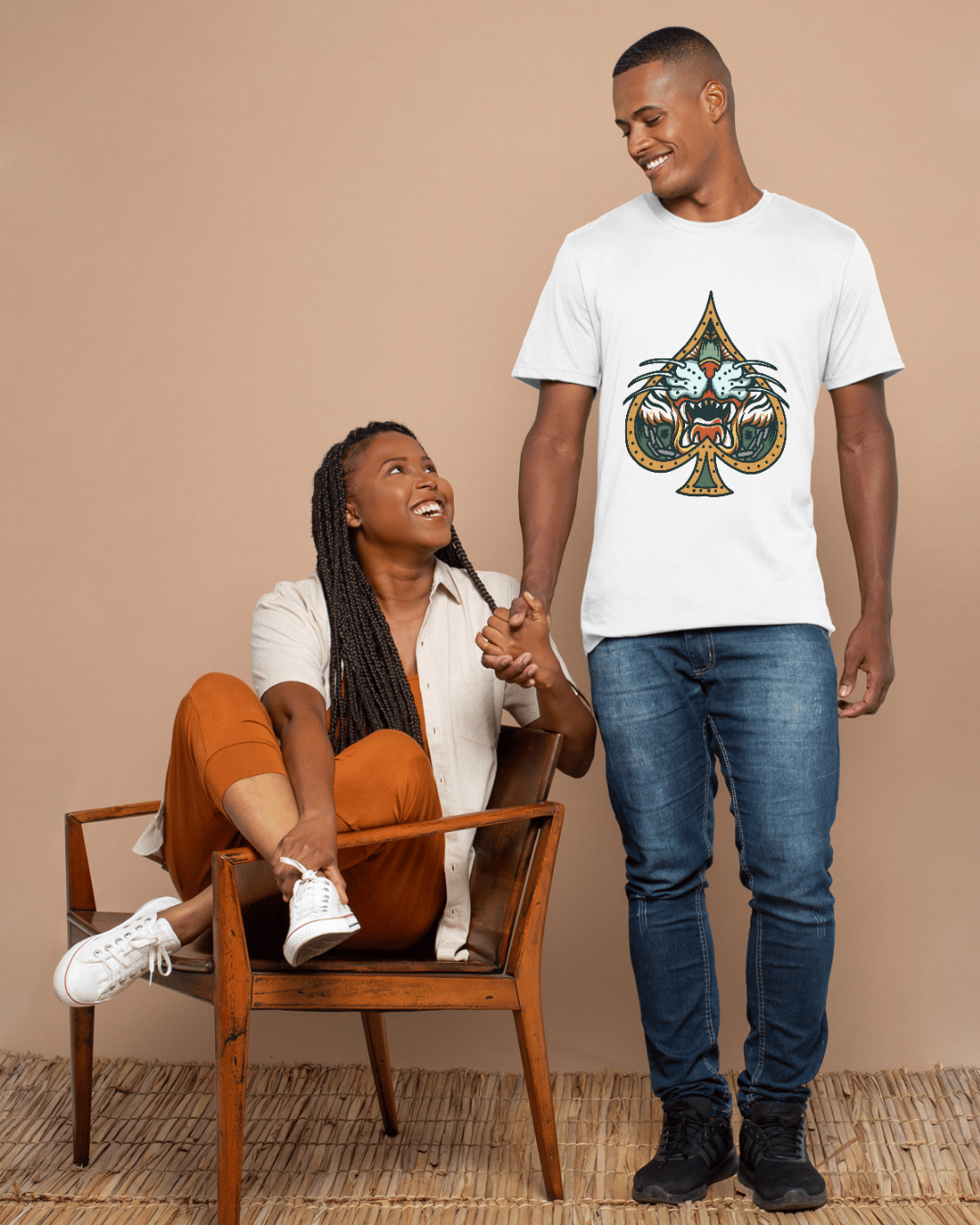 Men’s Bold Spade & Tiger Graphic T-Shirt – White Cotton Crew Neck Tee